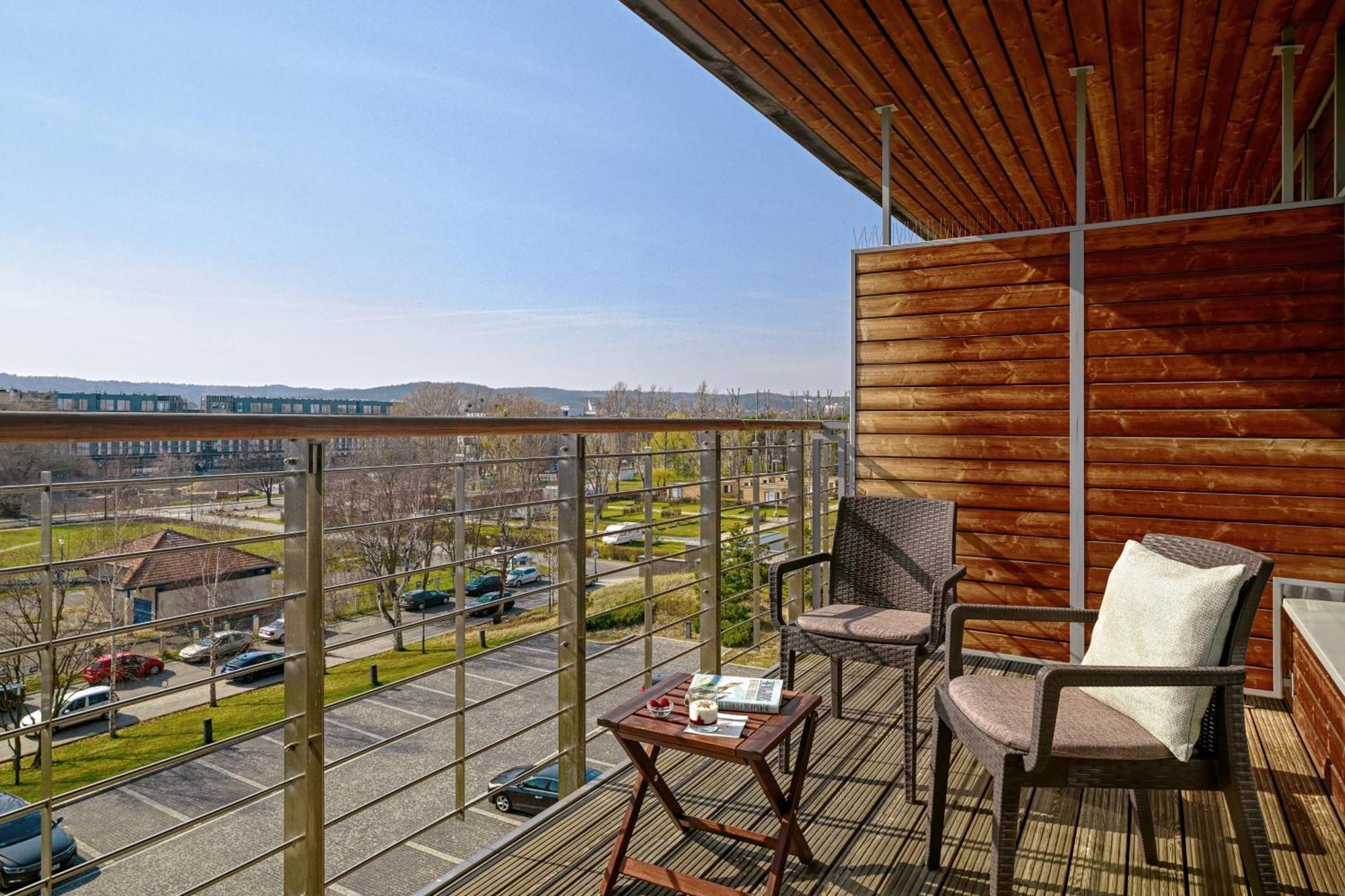 Hotel Marriott & 4*