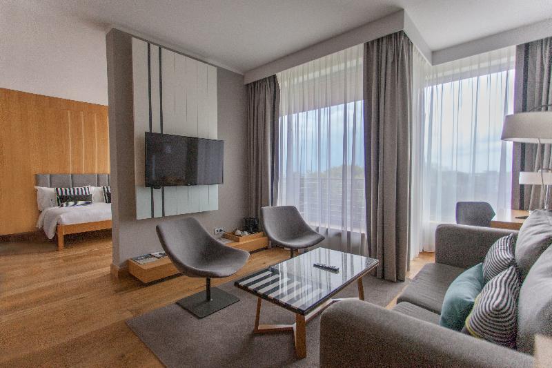 Marriott &